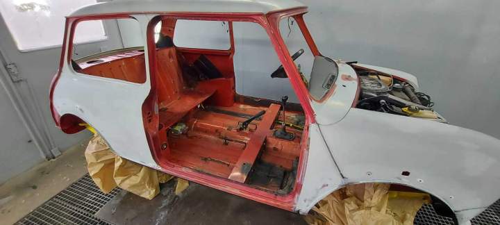Austin Mini classique en cours de restauration La Réunion