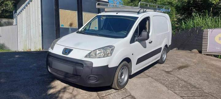 Camionnette utilitaire repeinte La Réunion